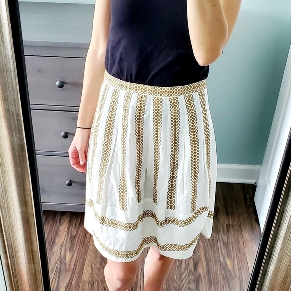 NEW BCBGMaxAzria White Embroidered Skirt - Picture 1 of 5